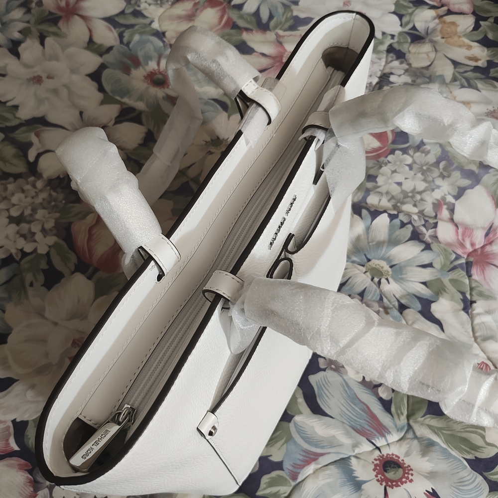 Michael Kors White Tote Bag - Picture 4 of 9